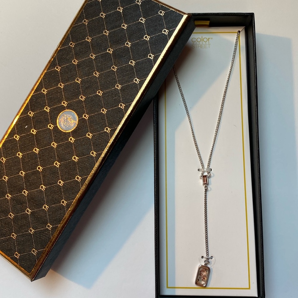 Color Street Tokyo Rose Drop necklace